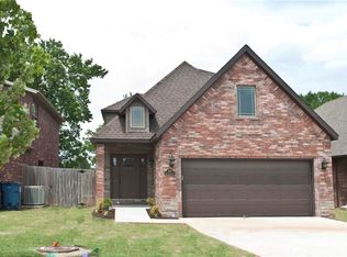2012 SW Riverstone Rd, Bentonville, AR 72712
