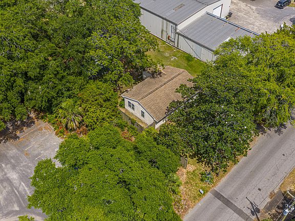 4th image of 1182 Russell Dr