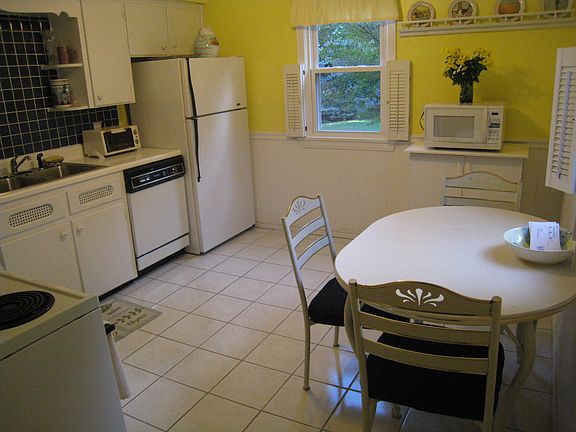 2nd image of 841 Shenley Dr