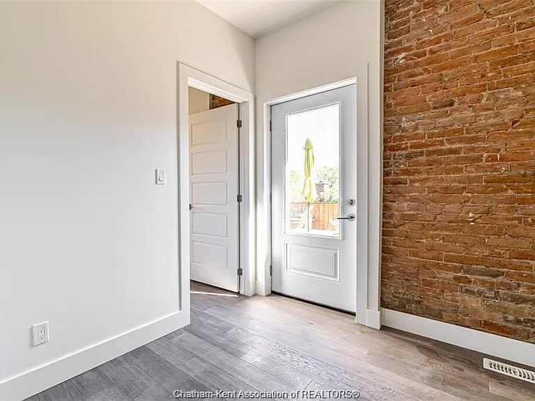 71 King St E #203 — Photo 6