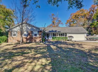 506 Hughes Rd, Hampstead, NC 28443
