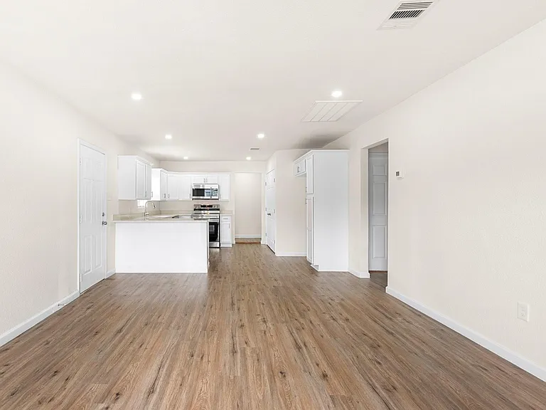 1309 Bragg St — Photo 10