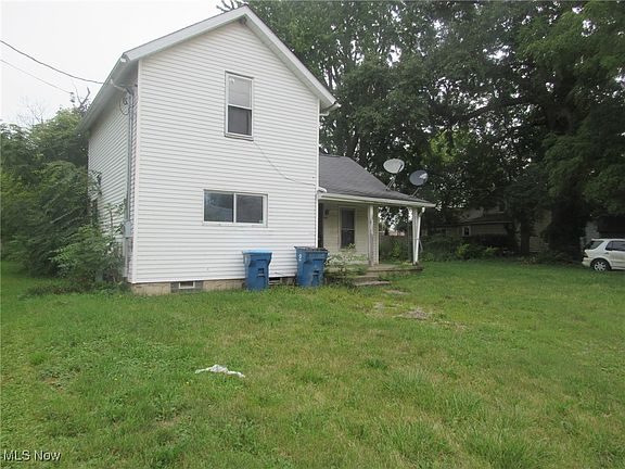 4th image of 410 Magyar St