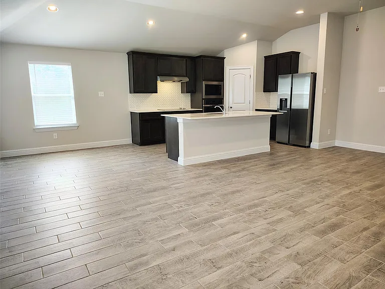 7801 Dakota Cir — Photo 9