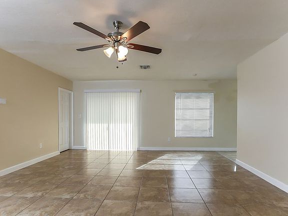 3rd image of 100 NW 207th St