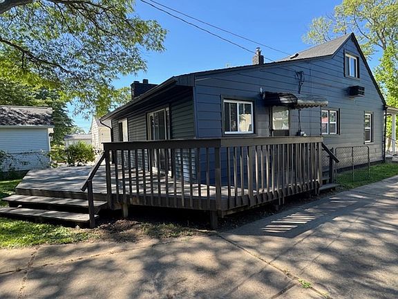 4th image of 21804 Lange St
