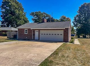 1420 E Jackson St, Sullivan, IL 61951