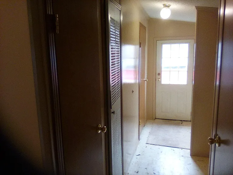 615 Lindsay St — Photo 7