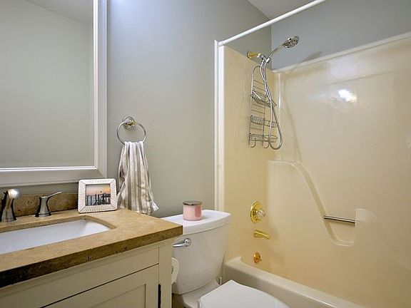 2nd image of 3484 Brookfield Dr