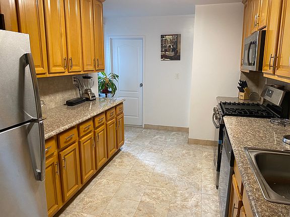 2nd image of 101 Jackson Ave APT 3K