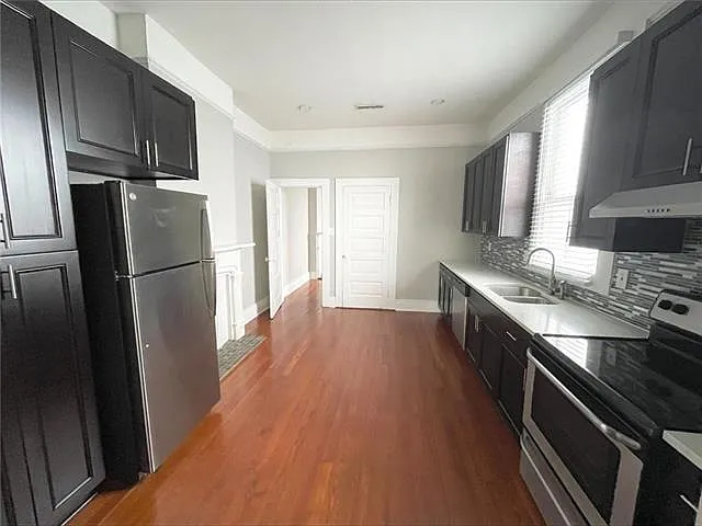 2 bed, 1.0 bath, 1100 sqft, $1,699 — Photo 3