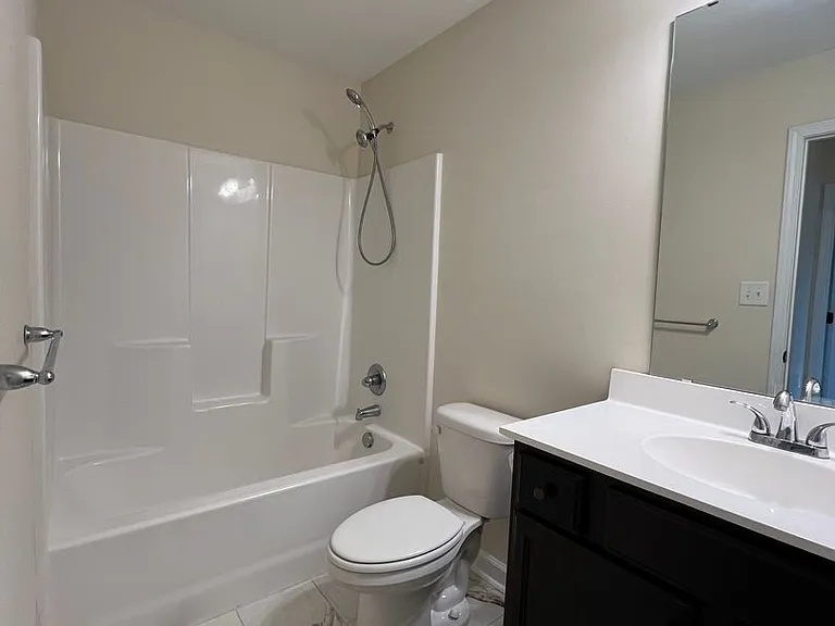310 Landon Ln — Photo 7