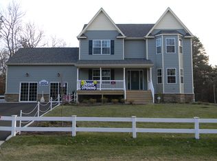 71 Madeline Rd, Ridge, NY 11961