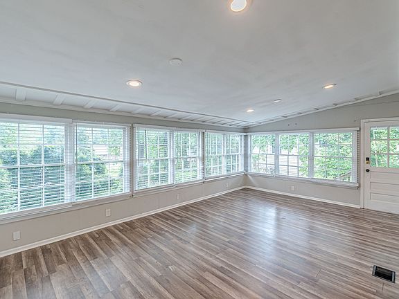 5th image of 1688 Neely Ave