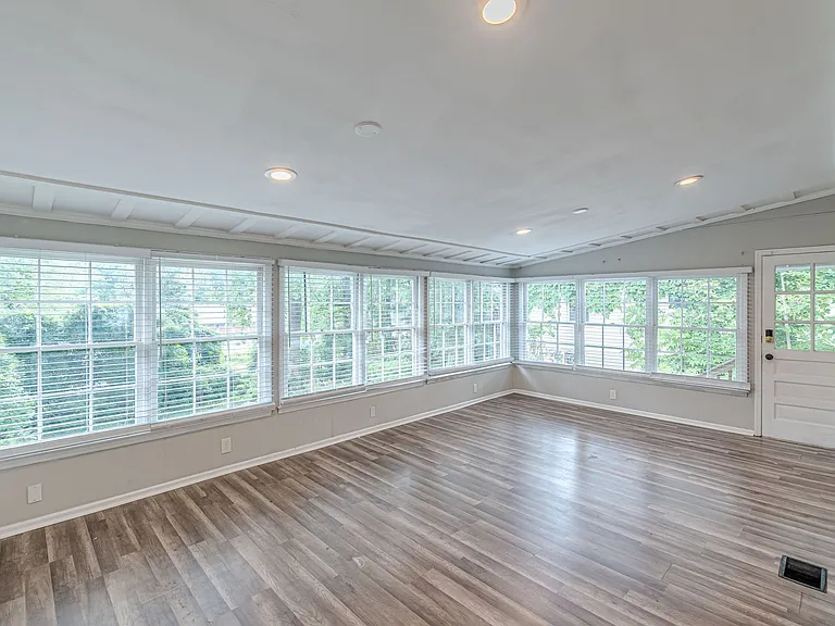 1688 Neely Ave — Photo 5