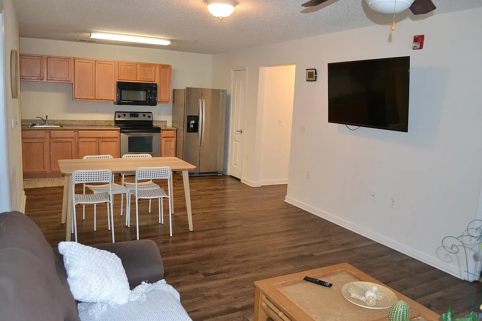 3 bed, 1264 sqft, $1,300 — Photo 1
