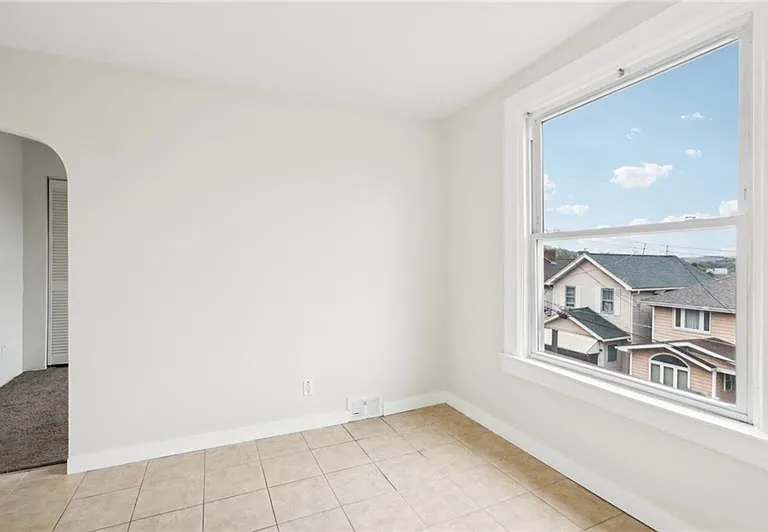 328 James St — Photo 32