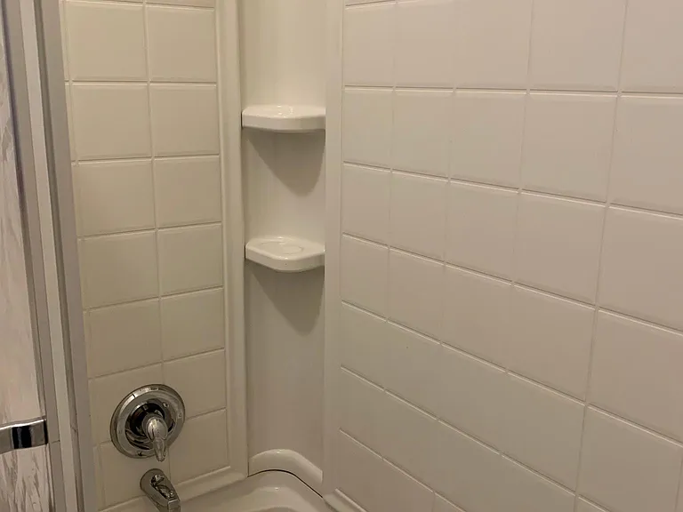 tub/shower surround