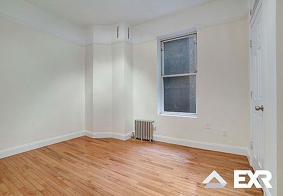 4th image of 215 W 116th St APT 4D