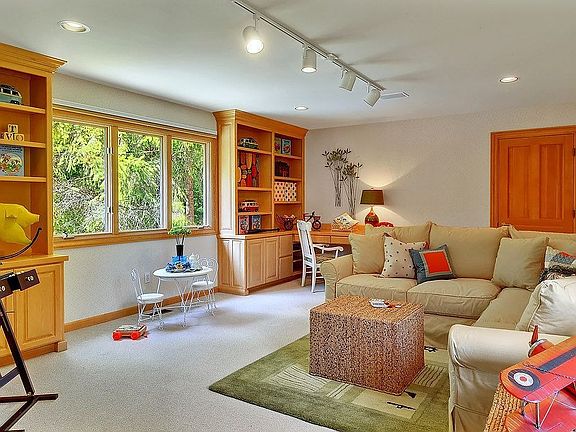 2nd image of 13939 NE 31st Pl