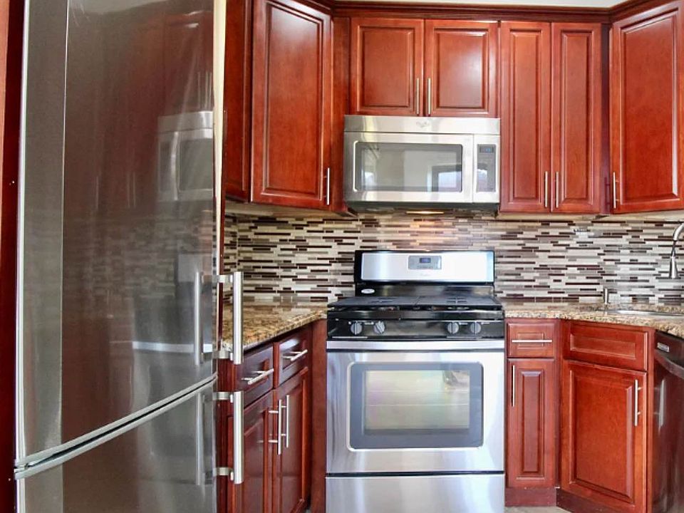 2nd image of 588 Throop Ave APT 3C