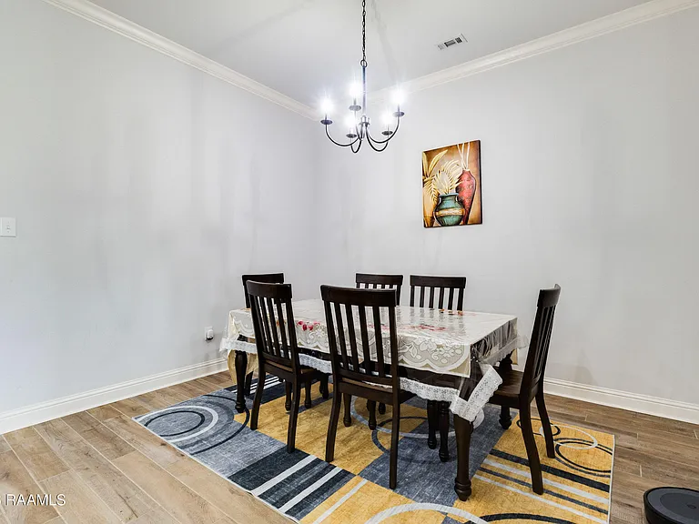 107 Interpreter St — Photo 2