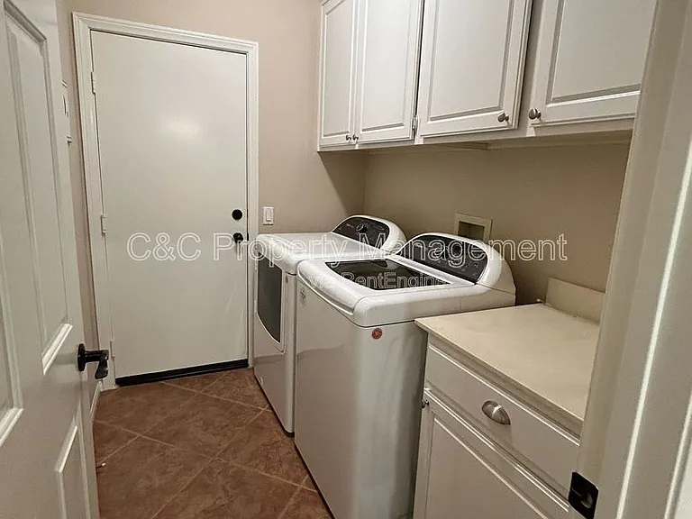 30934 Crystalaire Dr — Photo 16
