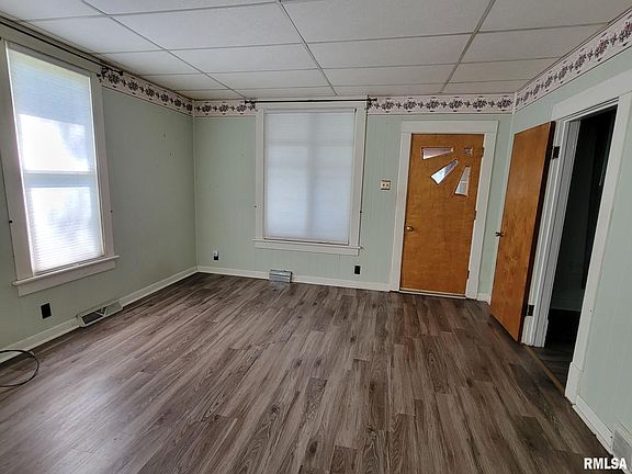 5th image of 1008 N Logan St