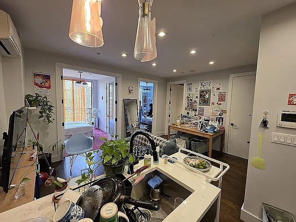 4th image of 379 Sumpter St #2L