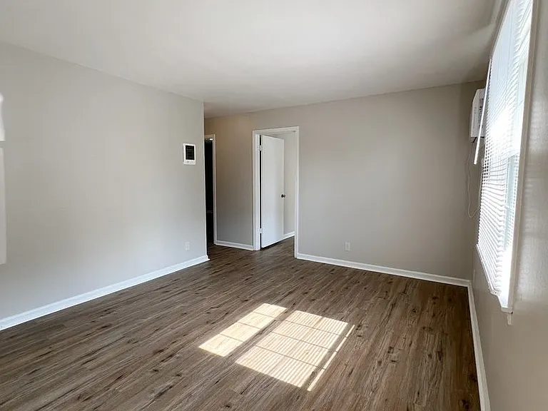 705 Power St — Photo 3