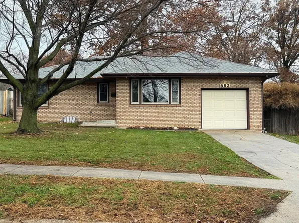 852 S Jackson St, Papillion, NE 68046