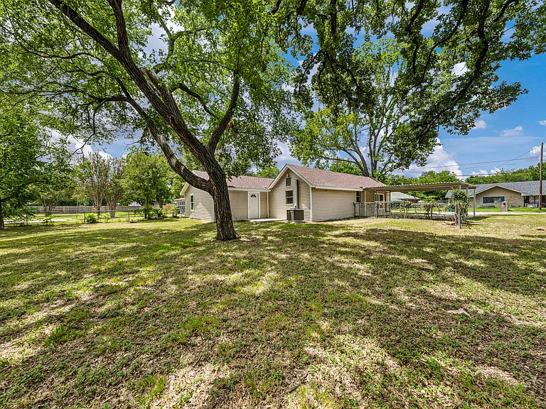 11700 N Oak St — Photo 52