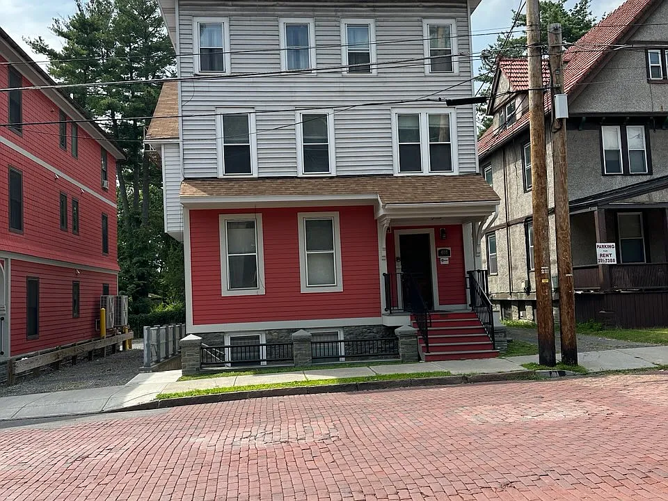408 Stewart Ave #4