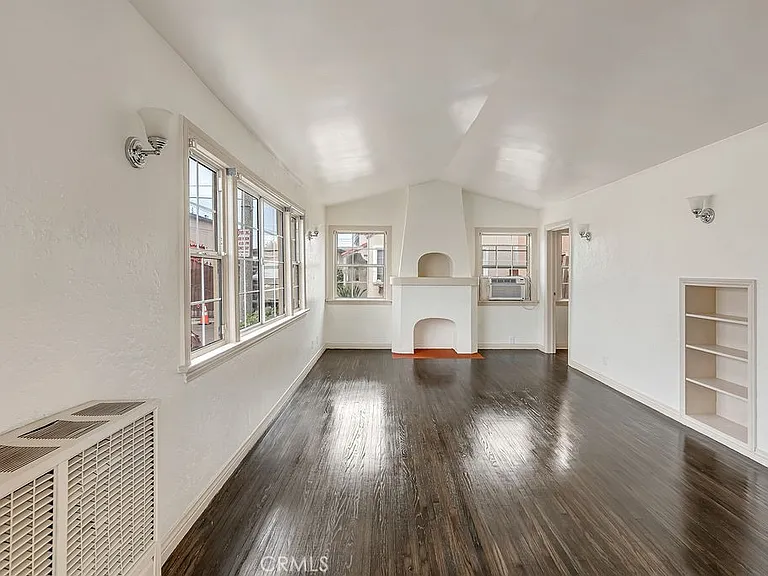 1515 E Walnut Way — Photo 7