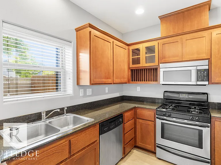 263 Tyler Ave — Photo 12