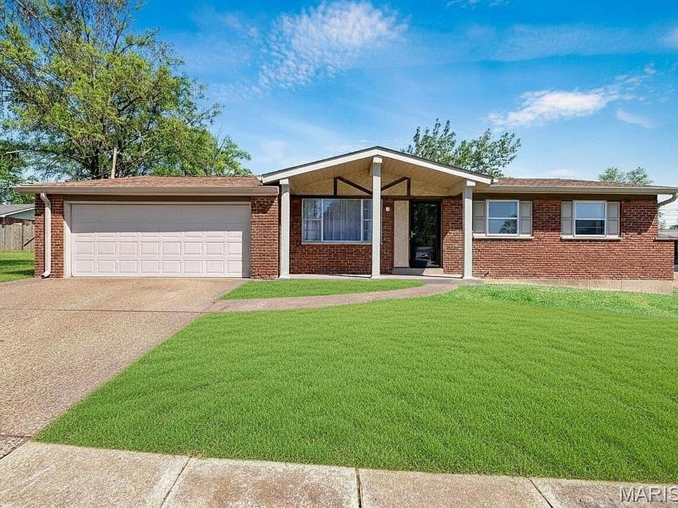 1st image of 2652 Carousel Dr