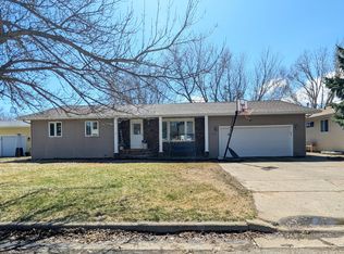207 10th St NW, Beulah, ND 58523