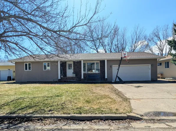 207 10th St NW, Beulah, ND 58523