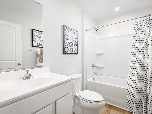 3rd image of 232 Winborne Ln