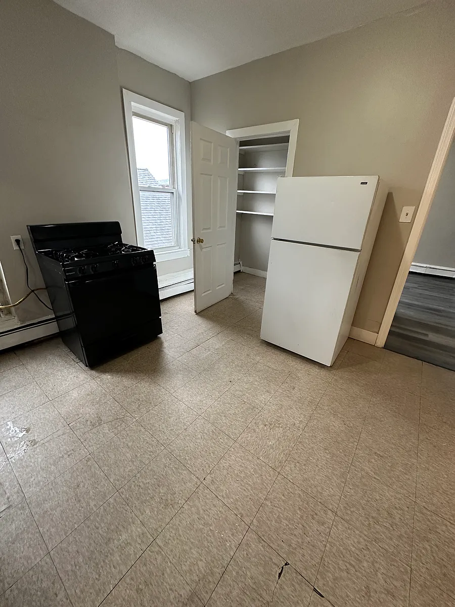 Building Photo - 108 Ward St #3W