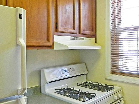 4th image of 227 N George Mason Dr APT 3