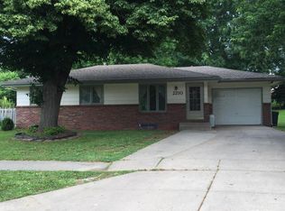 2210 Mason Cir, Lincoln, NE 68521