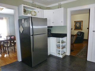 4th image of 138 Catlin Ave