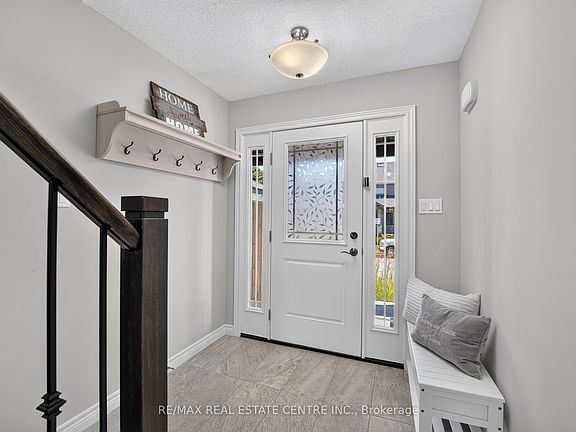 3rd image of 25 Lawson St
