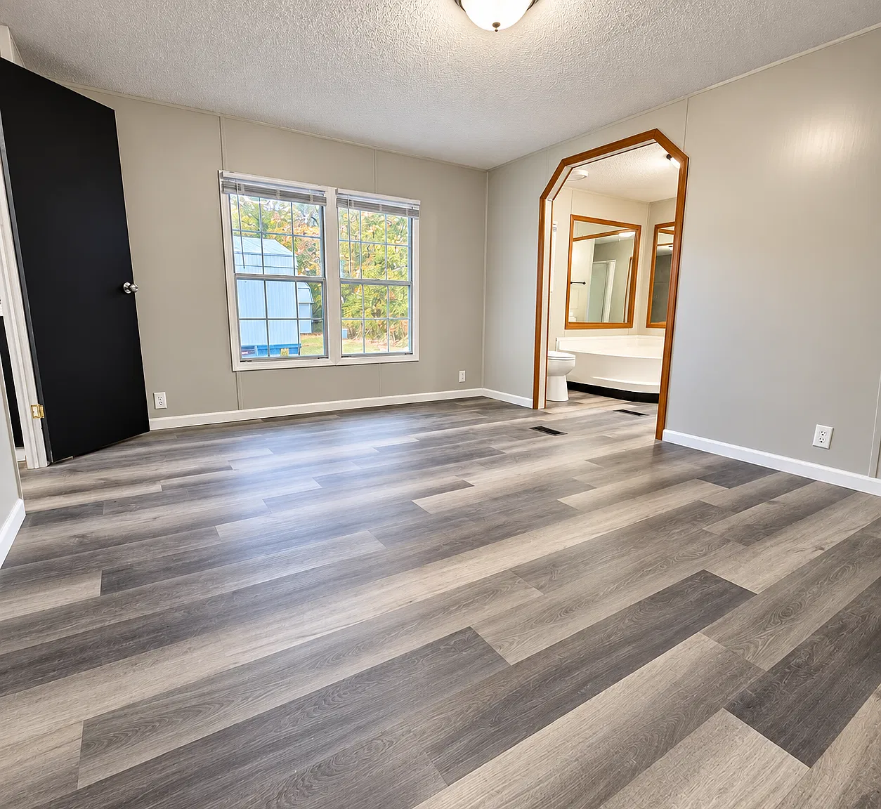 3 bed, 1216 sqft, $777 — Photo 3
