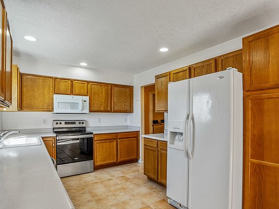 3rd image of 1903 Mendius Ln
