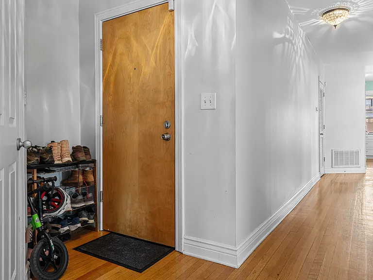 923 W Belle Plaine Ave #2 — Photo 12