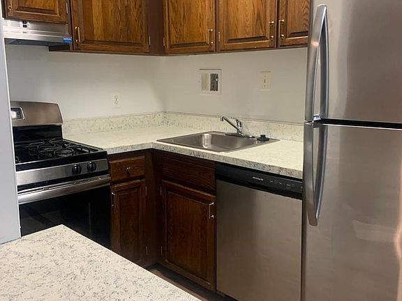 3rd image of 6001 Arlington Blvd APT 903