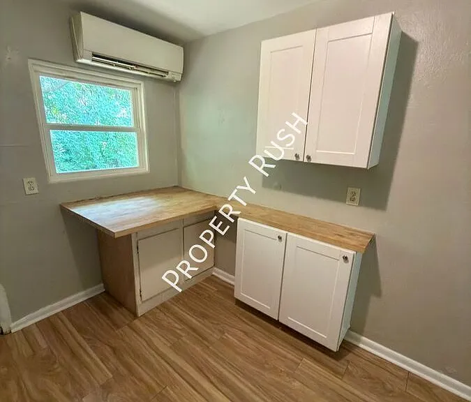 708 W 47th St #B — Photo 8
