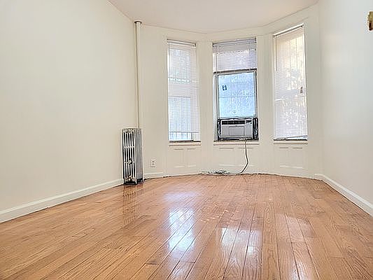 4th image of 615 41st St APT 1R